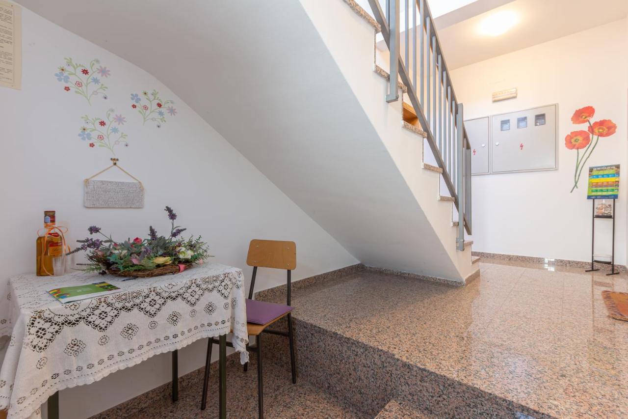 Apartments Ema & Mislav With Terrace 巴斯卡 外观 照片