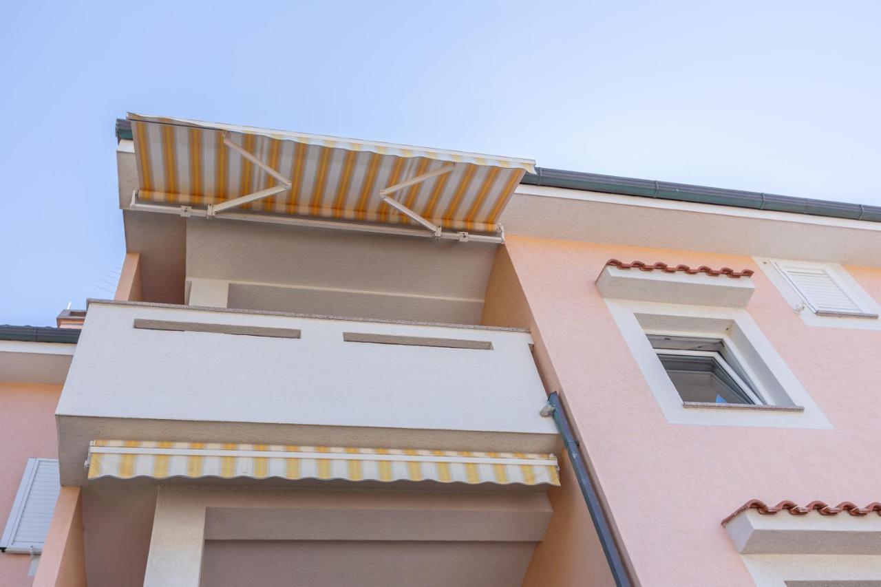Apartments Ema & Mislav With Terrace 巴斯卡 外观 照片